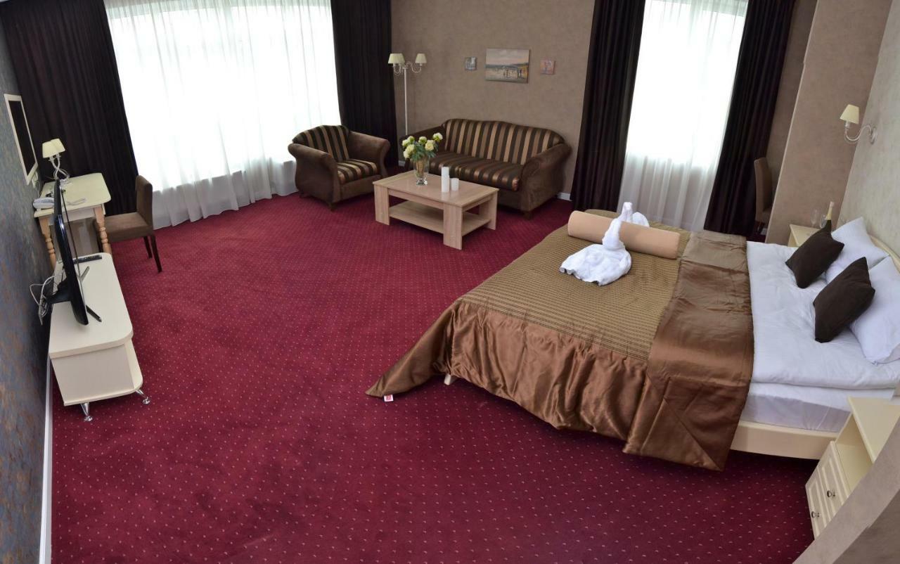 אודסה Hotel Ajur מראה חיצוני תמונה